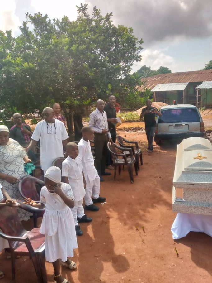 Tears as NUJ Chairman buries wife in Edo