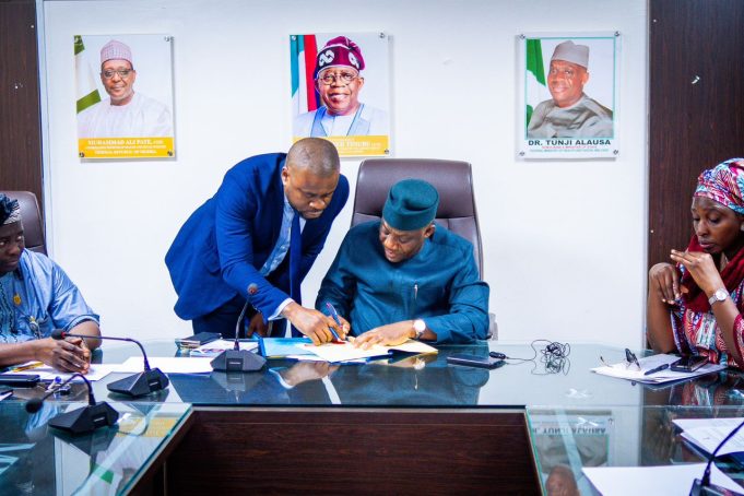 FG Signs MoU With GE Healthcare To Boost Capacity Of Biomedical Engineering Schools