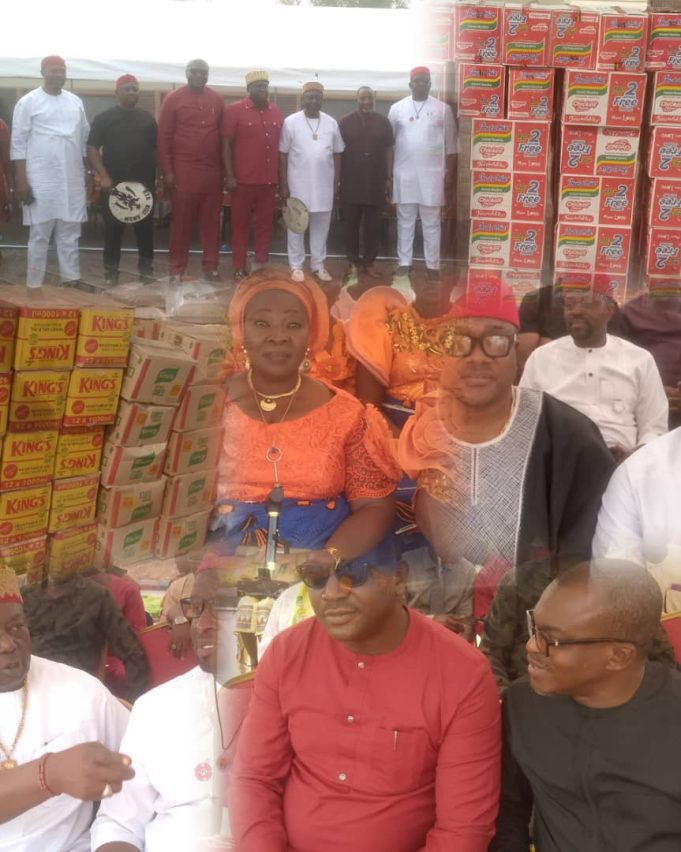Yuletide: Former Chief Of Staff To Obiano, Odili Fetes Anambra North APGA Stakeholders, Distributes Food Palliatives, Cash